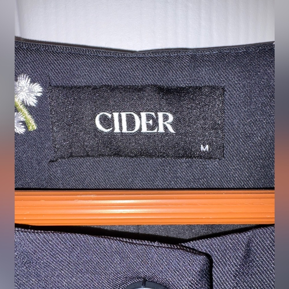 Cider Floral Embroidered Button Front Vest top Navy Blue Size M - Picture 4 of 5
